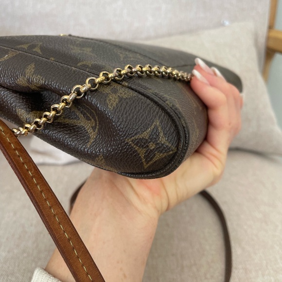 Louis Vuitton, favorite MM Crossbody Bag - Picture 11 of 16